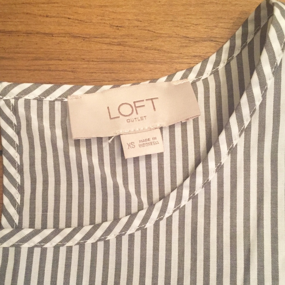 Loft Ruffle Neck Shell NWOT - Picture 4 of 5